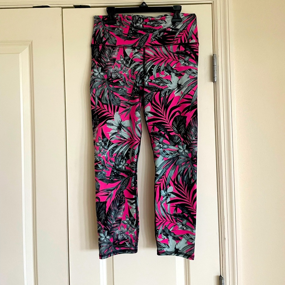 EVCR high waisted 7/8 leggings, pink tropical pattern, sz medium
